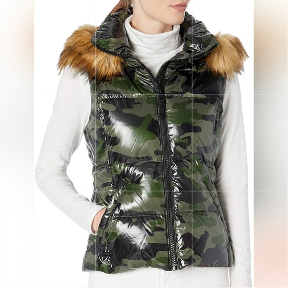 Like New Women’s X-Small Aqua Down Vest With Faux-fur Trim Hood In Camouflage - Picture 3 of 12